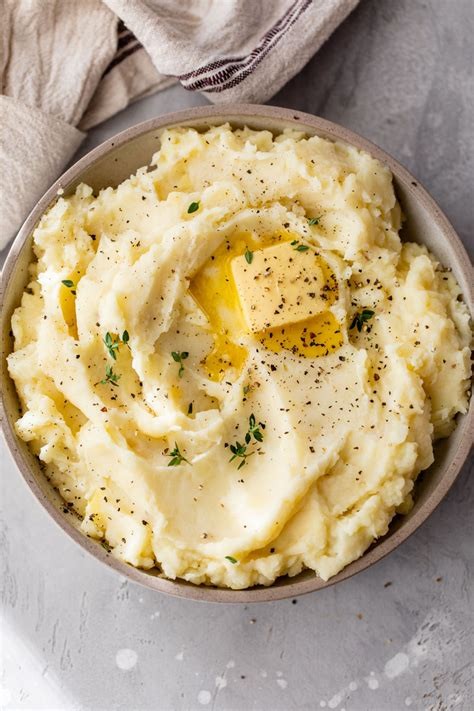 Bowl of mashed potatoes